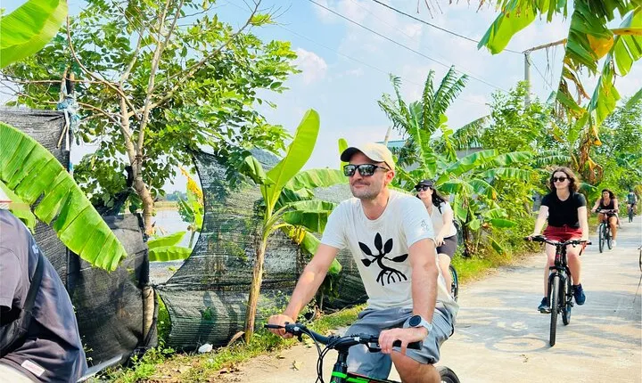 Ninh Binh, Hoa Lu Tam Coc Full Day Luxury Tour with English Guide