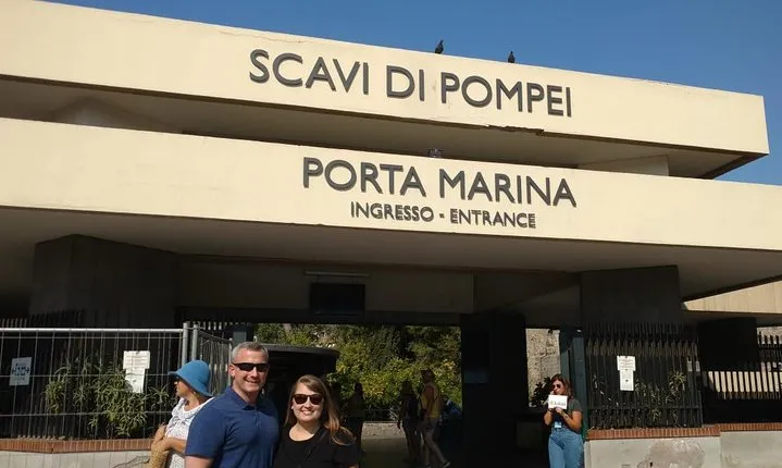 Pompeii SkipTheLine Tickets with Lunch&WineTasting Fullday from Rome