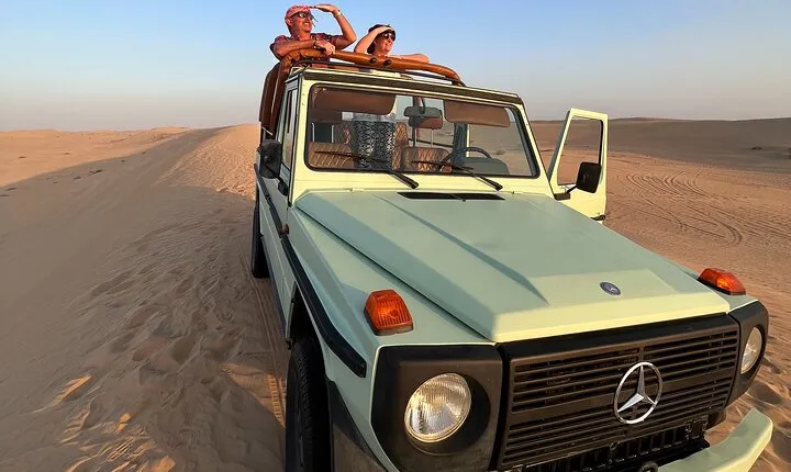 Dubai: Al Marmoom Oasis Vintage Safari: Camels, Stargazing & Meal