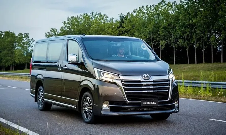 Departure Transfer from Sucre to Sucre Airport by MiniVan or Bus