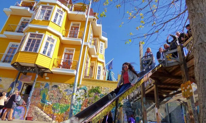 From Santiago: Valparaíso, Viña del Mar and Neruda Museum
