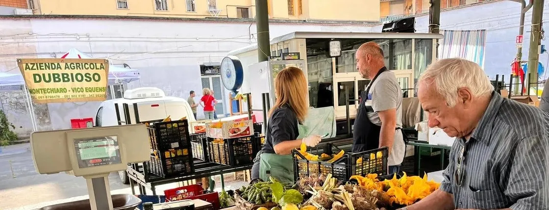 Market Visit and Cooking Class at a Cesarina's Home in Sorrento