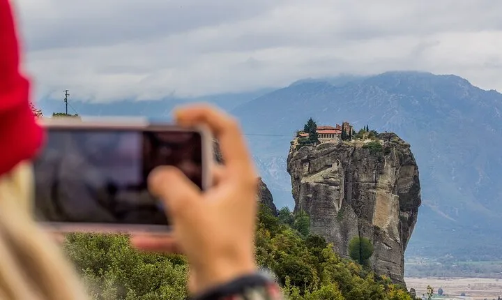 Meteora Monasteries Half-Day Small Group Tour with Transport