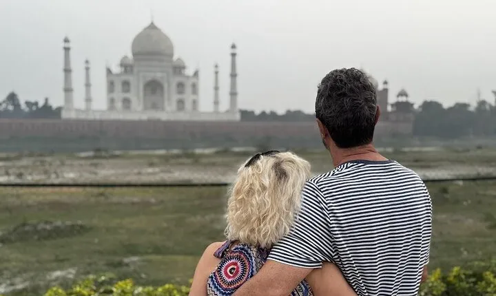 Taj Mahal Luxury Tour By SUPERFAST Train From Delhi