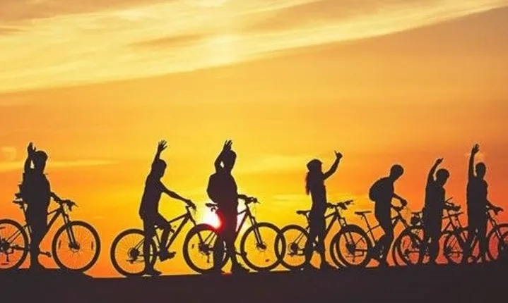 Ericeira: 2h Sunset E-BIKE BTT tour