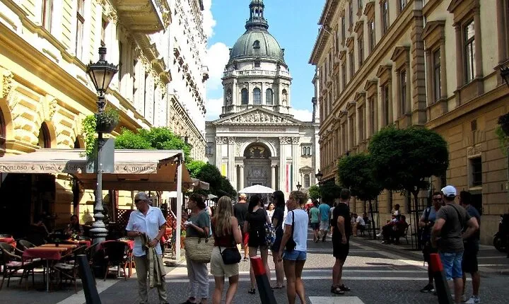 Pest District of Budapest: Private Walking Tour