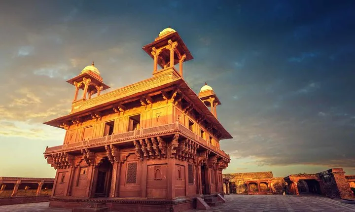 Guided Fatehpur Sikri & Abhaneri Tour From Agra To Jaipur By Car