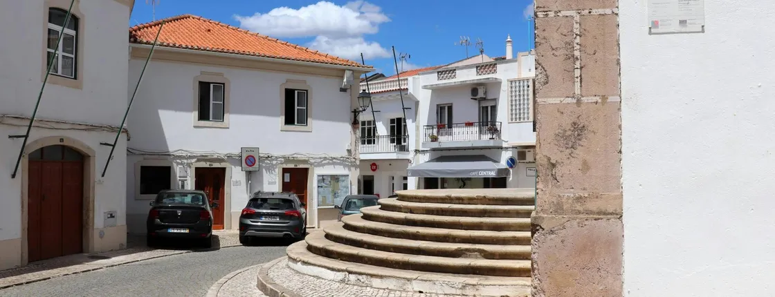 Algarve Open-Top 4x4 Tour with Winery and Landmarks