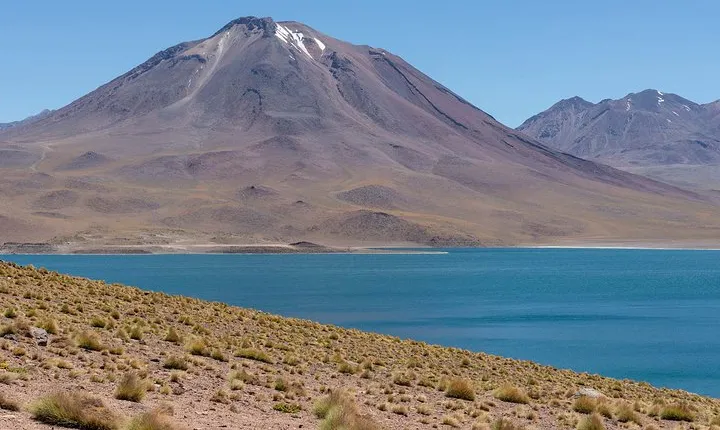 Full day Altiplanic Lagoons + Red stones viewpoint + Salar de Atacama