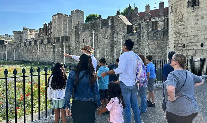 Kid Friendly Tower of London Tour with Expert Local Guide