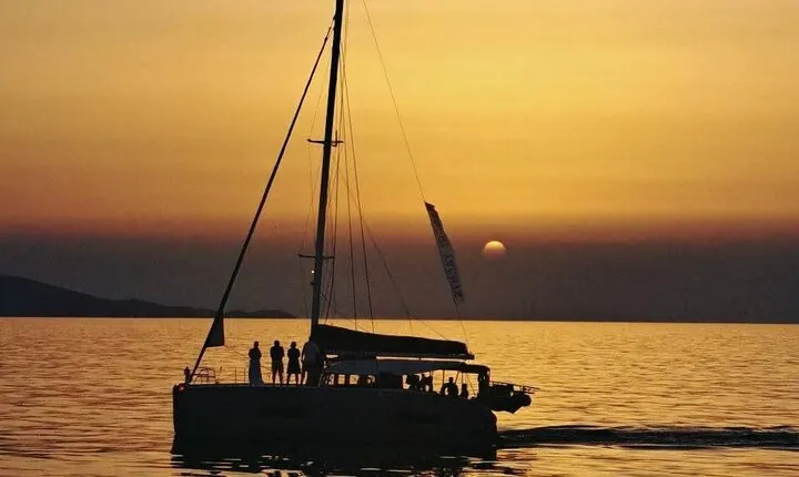 Ayia Napa: Sunset Catamaran Cruise with Lunch & Open Bar