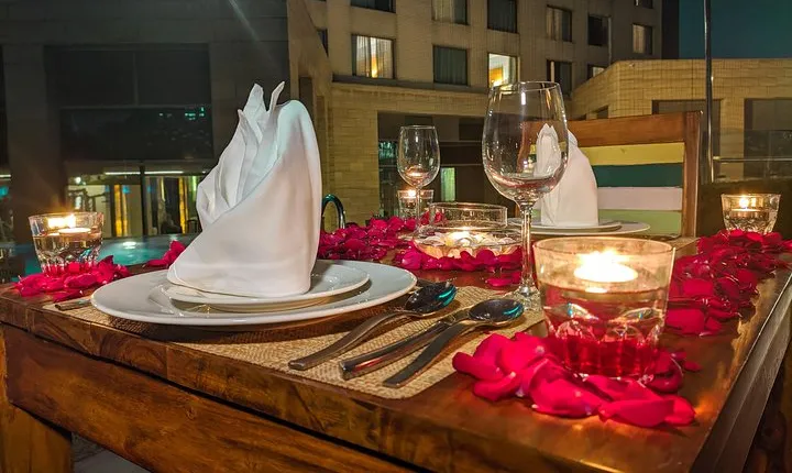 Instagram Photoshoot With Romantic Dinner Date - Poolside Dining