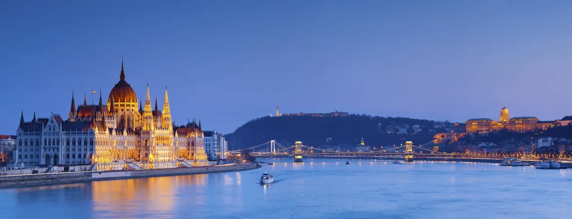 One hour Hen or Stag party boat-tour with free drinks