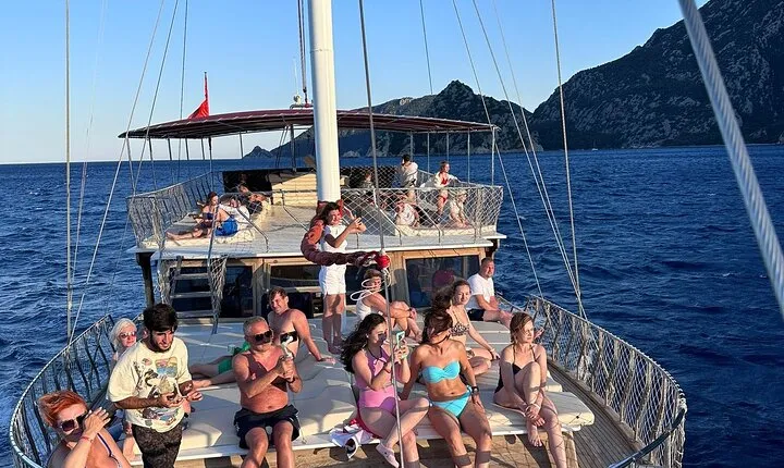 Blue Lagoon Sunset Boat Tour with Dinner and Transfer from Kemer