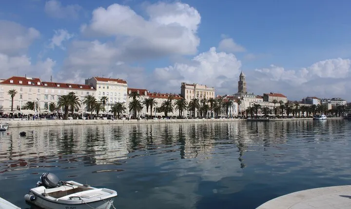 Split: Diocletian's Palace Walking and Wine Tasting Tour
