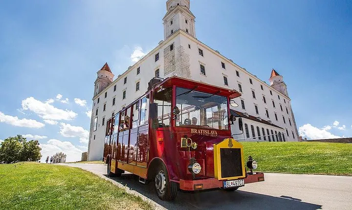 Big Castle Tour in Bratislava by Presporacik Sightseeing Vehicle