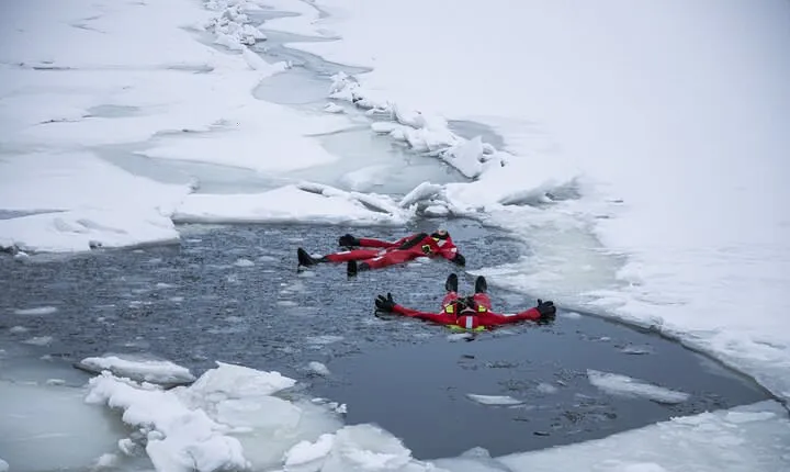 3-Hour Shared Arctic Morning Floating Experience in Norway