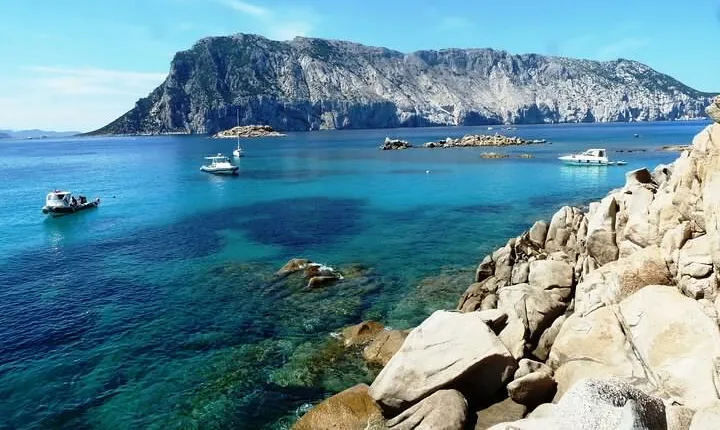 Tour in rubber dinghy and snorkeling in the Protected Marine Area of Tavolara