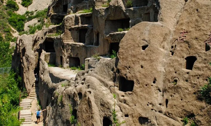 Beijing Private Day Tour: Longqing Gorge and Ancient Cliff Dwellings (Guyaju)