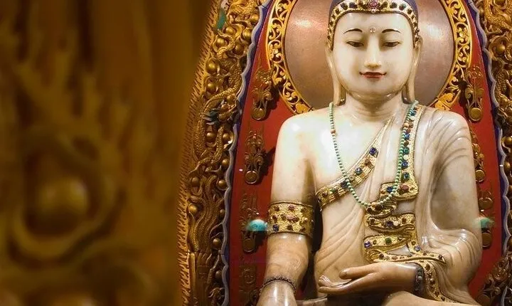 Half Day in Old Shanghai include jade Buddha temple