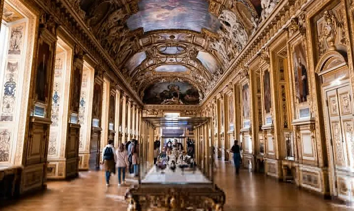 Private Louvre Museum Guided Tour - Timed entry included