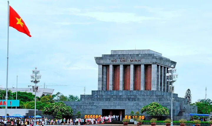 Hanoi Scooter Tour: History, Culture, Train Street on Motorbike