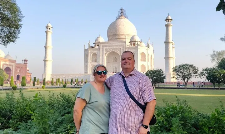 All-Inclusive Taj Mahal Skip-the-Line Tour from Delhi by Car 