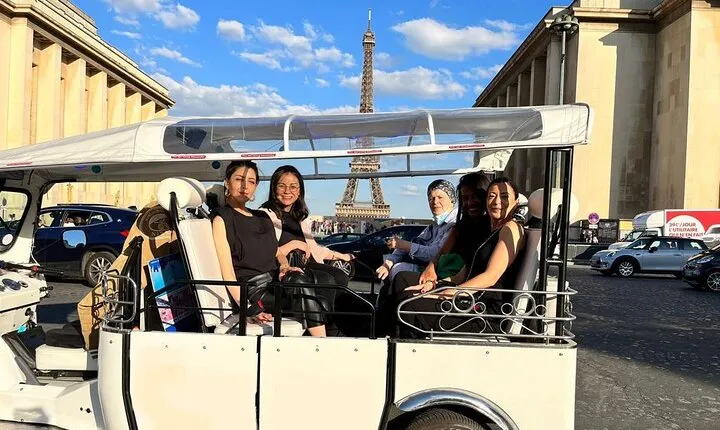 Paris Private Tour with Tuktukyourcity