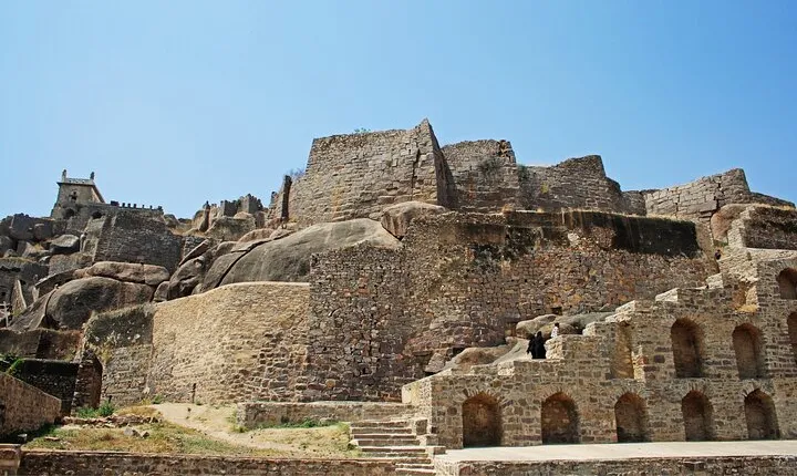 Half Day Tour in Golconda Fort and Qutub Shahi Tombs