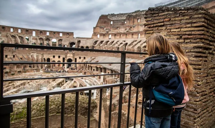Colosseum Tour with Kids including Roman Forum with Family Guide