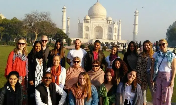 Taj Mahal's Special tour from Delhi Airport/Hotel.