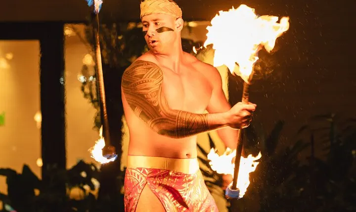 Queens Luau in the Heart of Waikiki