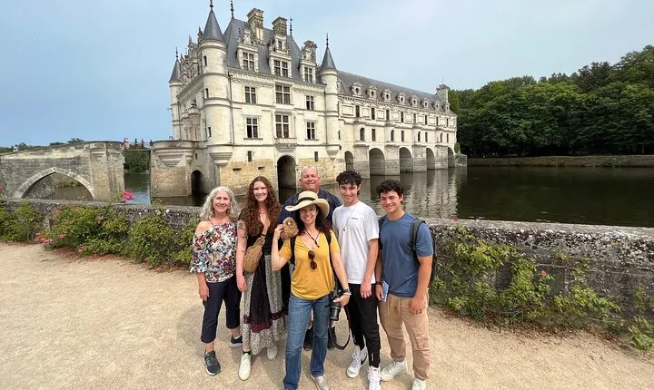 2-Days Private Guided Tour in Loire Valley Castles & Wine Tasting