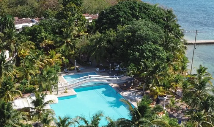 Pasadia Cocoliso Resort Open Bar in Islas del Rosario