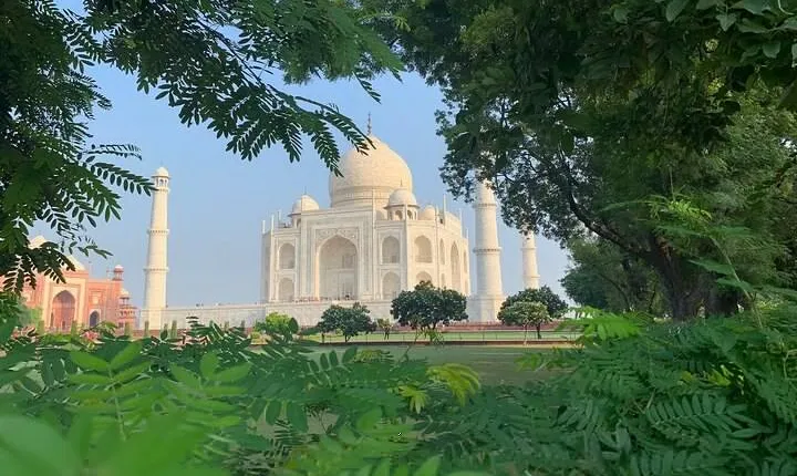 Same day Taj Mahal Tour from Delhi by Car with Lunch & Entry Fees