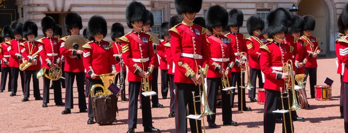 Changing of the Guard walking tour in London