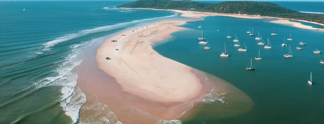 Noosa Dolphin View Sea Kayak and Beach 4X4 Adventure Day Tour