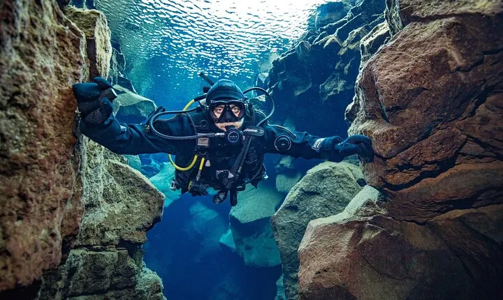 Silfra: Diving Between Tectonic Plates - Meet on Location