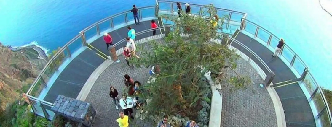 Madeira amazing views: cliff & valleys in open roof 4x4 tour