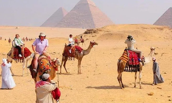 Private day Tour Cairo, Giza Pyramids, Museum & Khan El Khalili