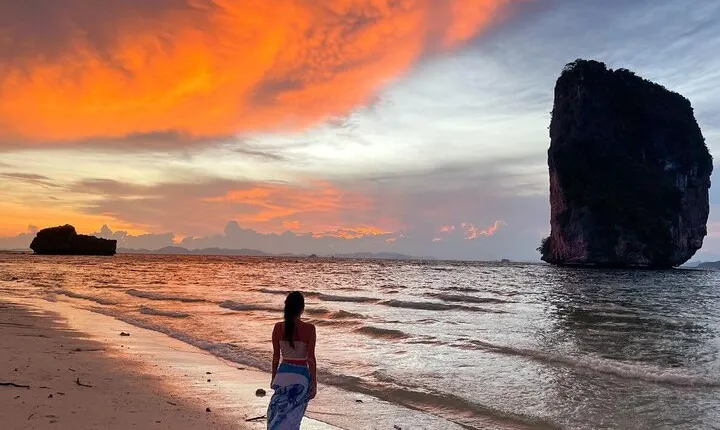 Phi Phi & 4 Islands Sunset Tour with Bioluminescent Plankton