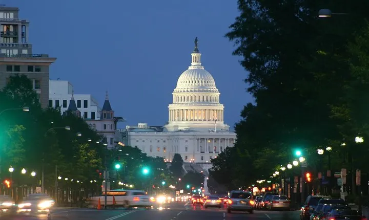 3-4 Hour Private DC City Moonlight Tour by Van