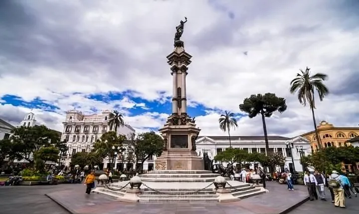 Quito Must-see Attractions Walking Tour with a Guide