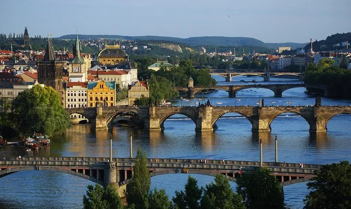 Prague: Bus Tour, Walking Tour, River Cruise and Lunch