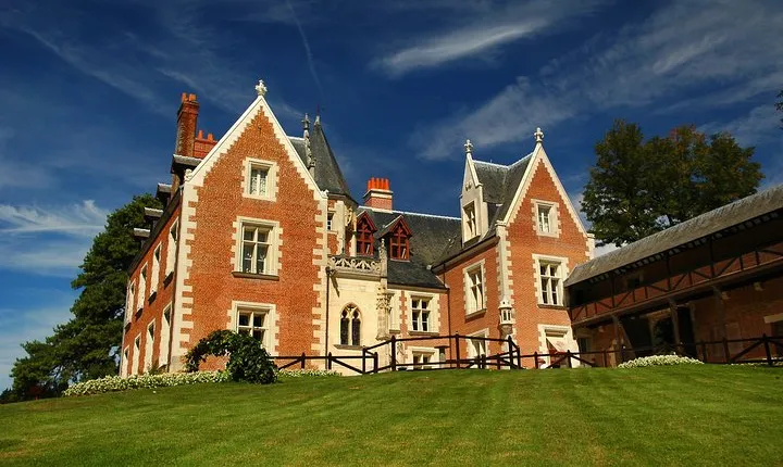 Private Full Day Tour to Loire Valley from Paris with Hotel Pick Up