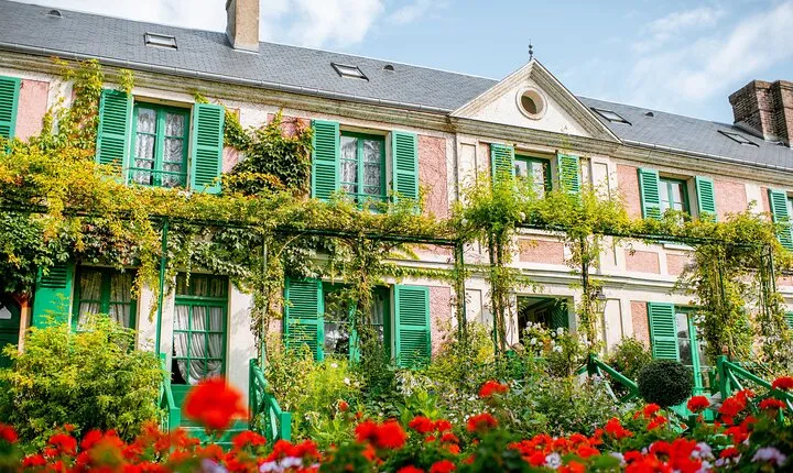Giverny Monet's House & Versailles Palace Day Trip from Paris