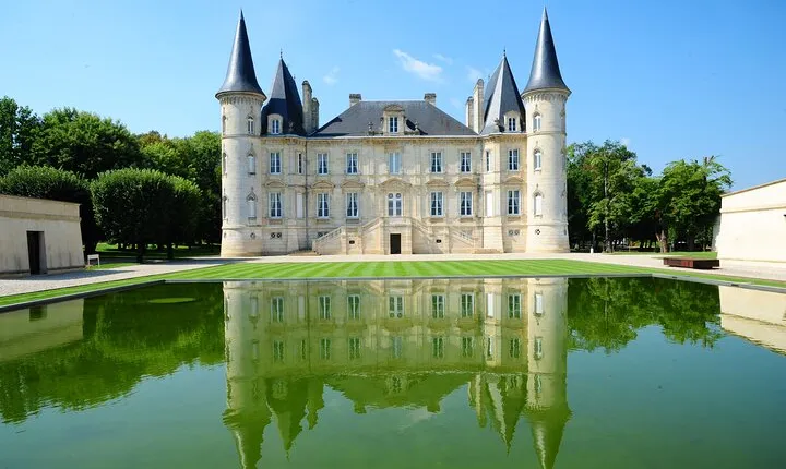 Private Tour on the Route des Grands Vins du Médoc with Visits and Tastings