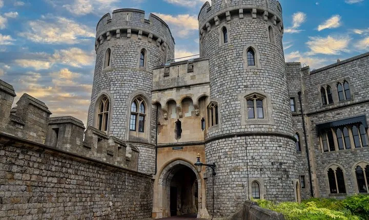 Christmas at Stonehenge & Windsor Private Luxury Tour from London