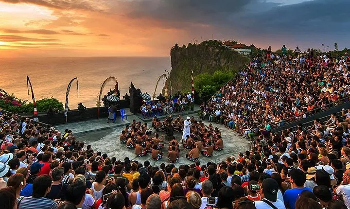 Bali Kecak Dance Uluwatu & Jimbaran Seafood Dinner with Japanese Speaking Guide