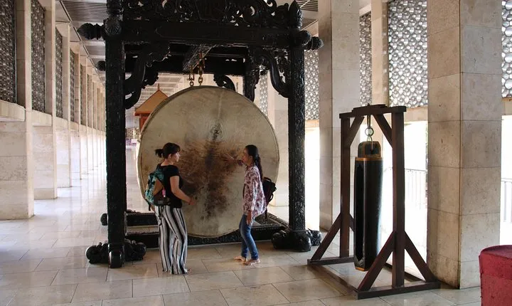 Jakarta Private City Tour with Obama School visit